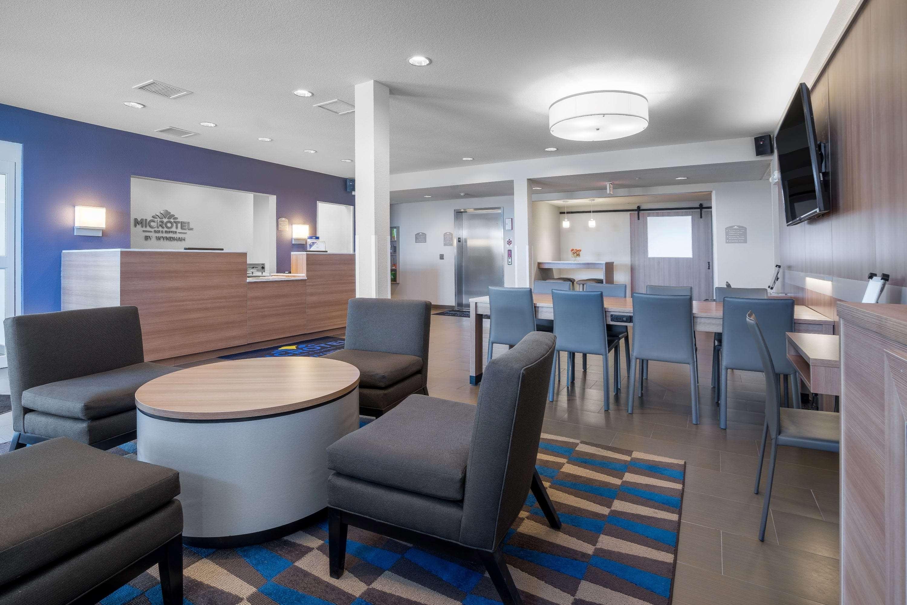 Microtel Inn & Suites By Wyndham Moorhead Fargo Area מראה חיצוני תמונה