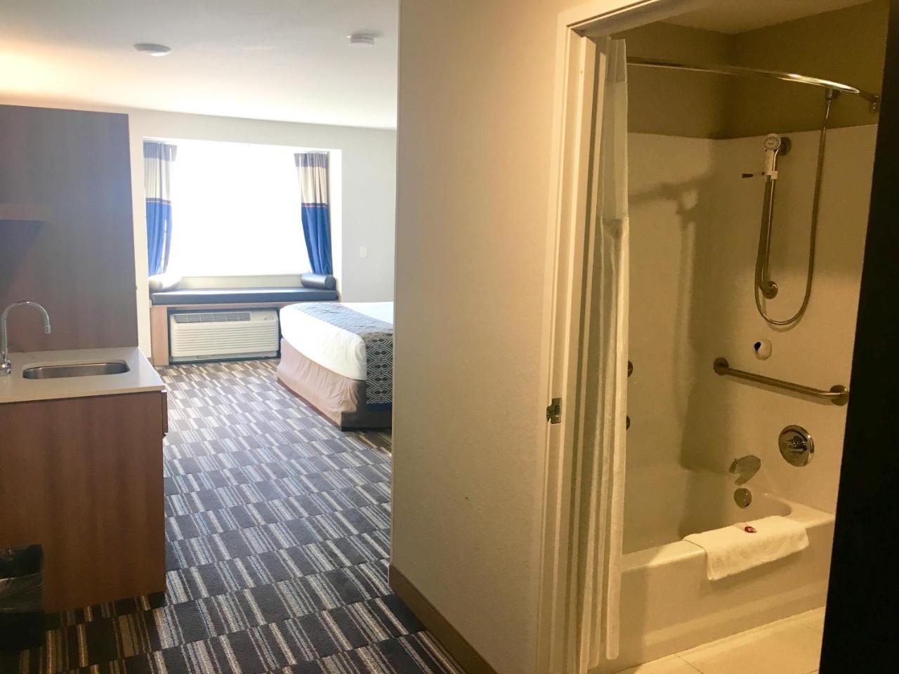 Microtel Inn & Suites By Wyndham Moorhead Fargo Area מראה חיצוני תמונה